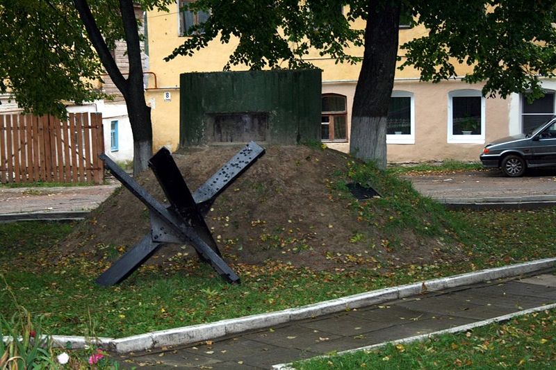 Файл:Ru borovsk lenin square bronekolpak 08.jpg
