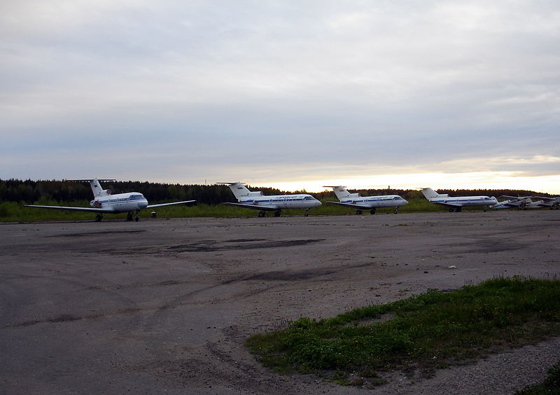Файл:Ru kotlas airport old plane 08.JPG