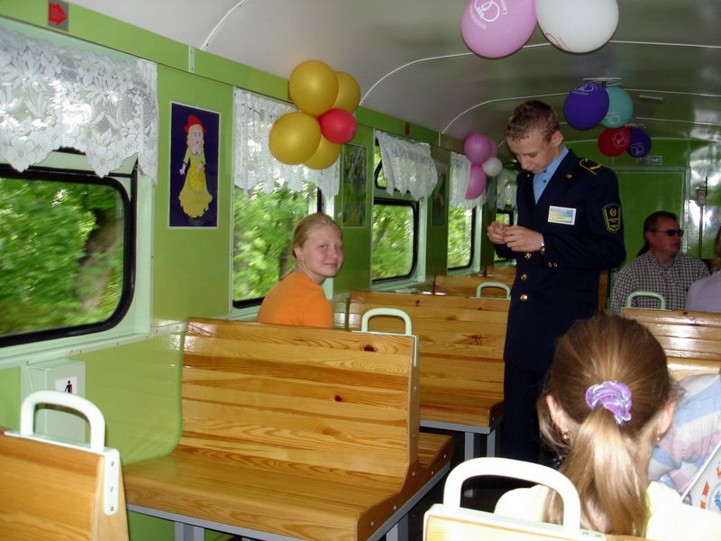 Файл:By minsk kids railway conduktor 06.jpg
