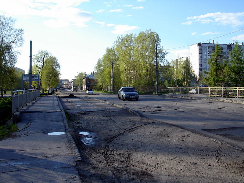 Файл:Ru arkhangelsk solombala kuzne4evskaja protoka bridge 08.JPG