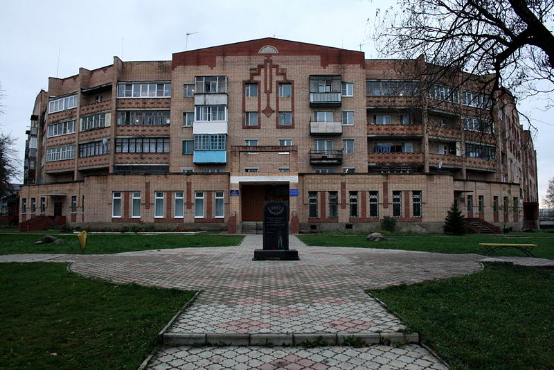 Файл:Ru malojaroslavec 1812 grenaderam obelisk zags 08.jpg