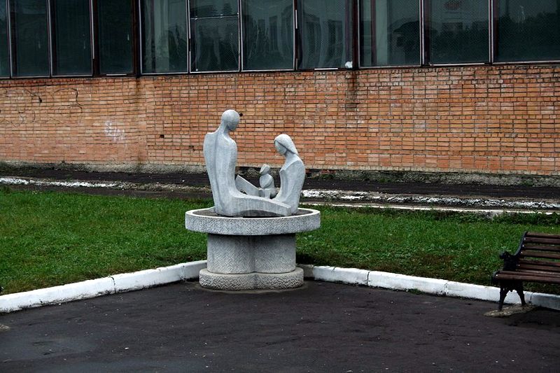 Файл:Ru borovsk lenin street dom kultury sculptur 08.jpg