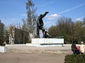Ru orel metallurg monument 08.jpg