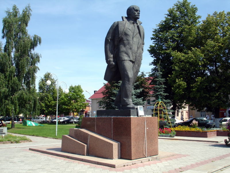 Файл:By postavy lenin monument 09.jpg