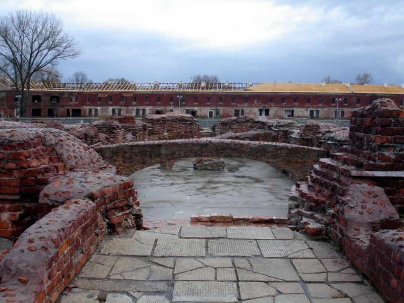 Файл:By brest fortress ruine 06.JPG