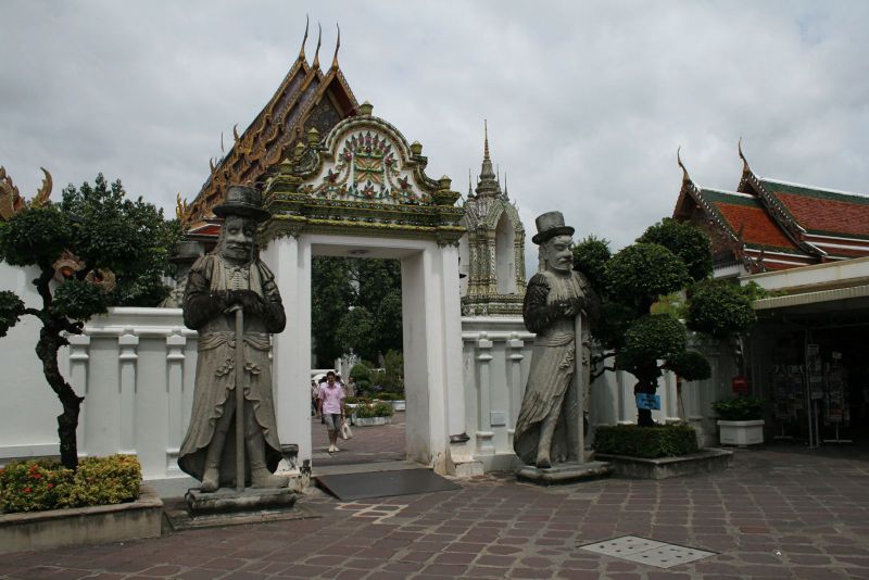 Файл:TH Bangkok Wat Pho Gate 09.jpg