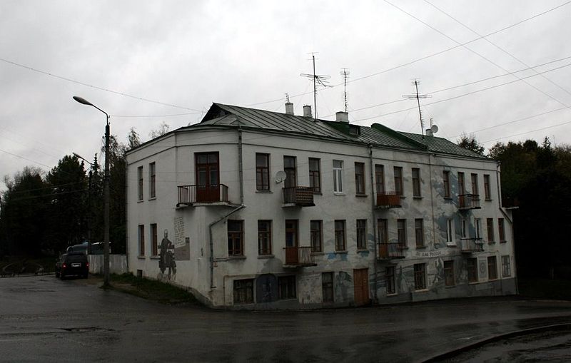 Файл:Ru borovsk lenin square kommunisti4eskaja street art home 08.jpg