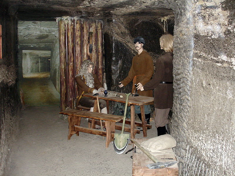 Файл:Pl wieliczka kopalnja 10 koridor komnata gornyh masterov 09.jpg