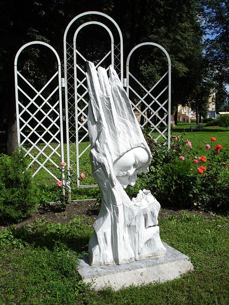 Файл:Ru yaroslavl museum gubernatorsky dom i sad skulpture 08.jpg