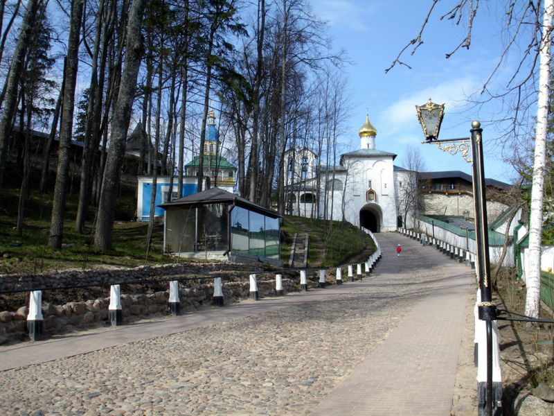 Файл:Ru peshory pskovo pechersky monastery nikolskij hram 1 07.JPG