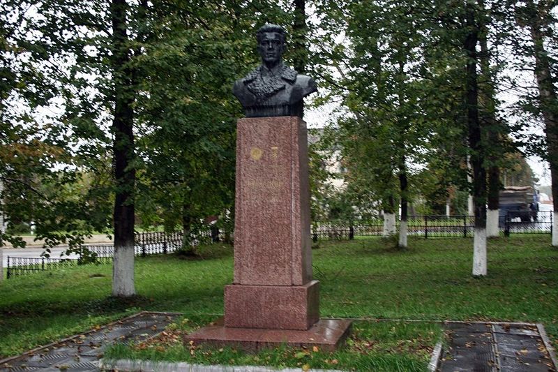 Файл:Ru zhukov bust partisana gurjanova 08.jpg