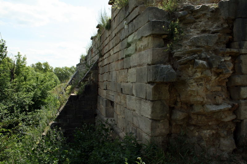 Файл:Ru serpuhov kreml ruine 07.jpg