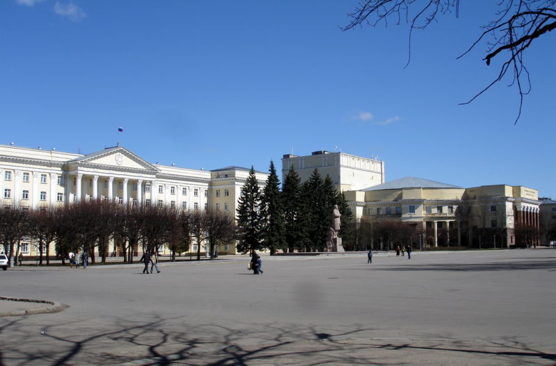 Файл:Ru smolensk lenin square dom sovetoV dram theather 07.JPG