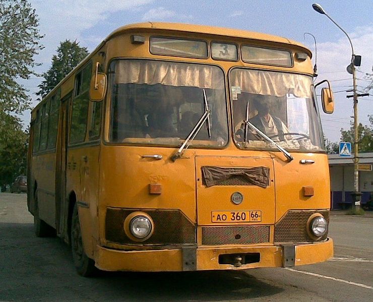 Файл:Лиаз 677М.jpg
