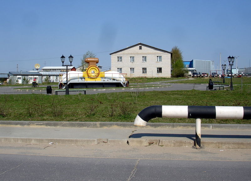Файл:Ru nuksenica pos gazovikov square 10.JPG