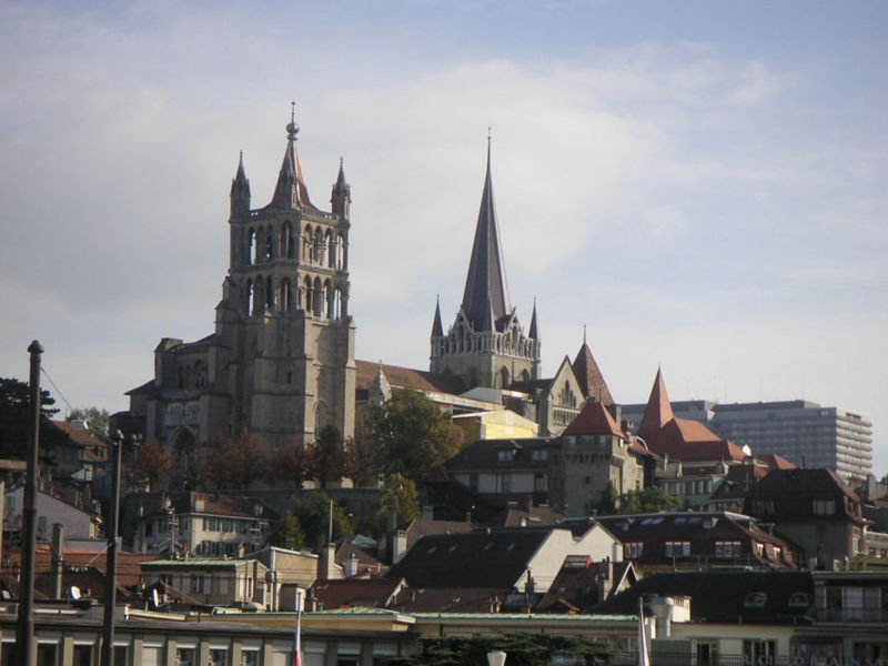 Файл:CH Cathedral on a hill in Lausanne.jpg