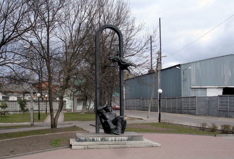 Файл:By vitebsk mark sagal monumemt 07.JPG