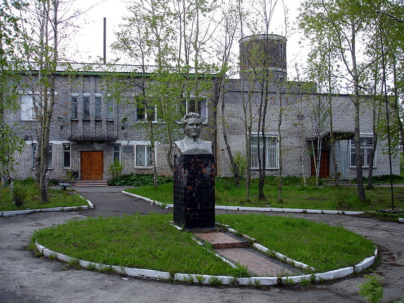 Файл:Ru belomorsk kirov monument 08.JPG