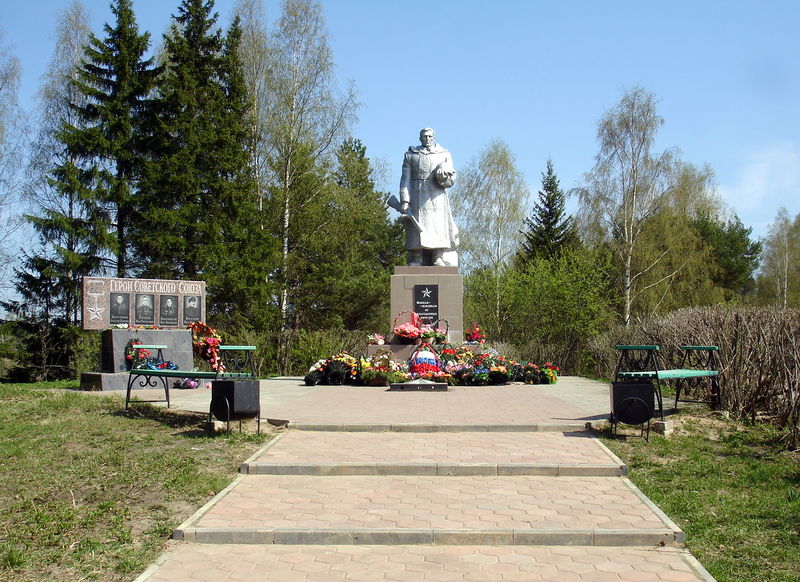 Файл:Ru nuksenica sovetskaja street monument vov 10.JPG