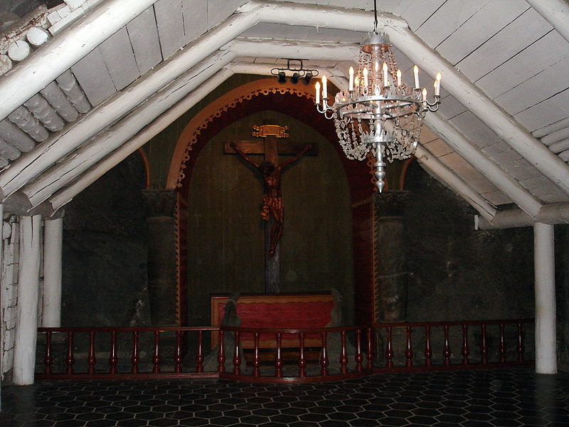 Файл:Pl wieliczka kopalnja 11 4asovnja sv raspjatija 09.jpg