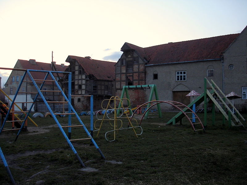 Файл:Ru kaliningrad region zeleznodorozny fahverk house 08.jpg