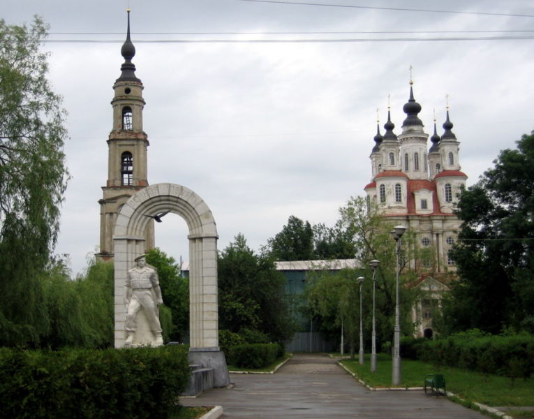 Файл:Ru kaluga church kosma damian afgan monument 07.jpg