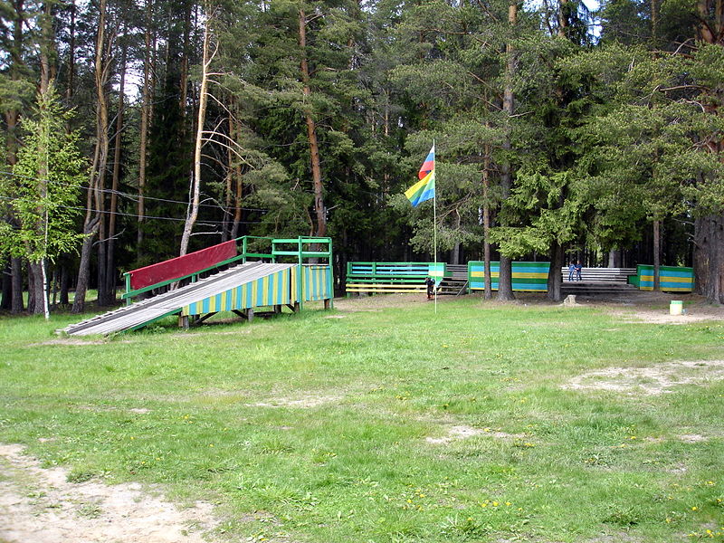 Файл:Ru krasnoborsk soloniha kids square 08.JPG