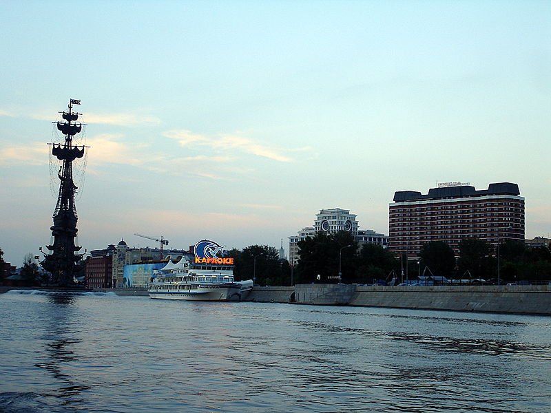 Файл:Ru moscow hotel prezident petr monument brusov boat 08.jpg