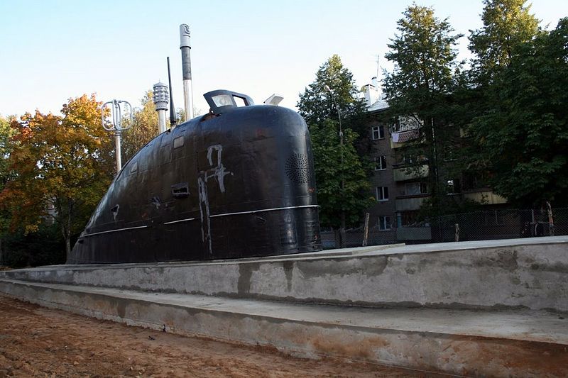 Файл:Ru obninsk kur4atov pobedy street apl 14 monument 08.jpg