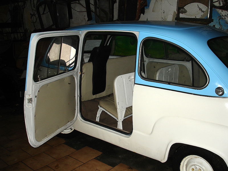 Файл:Pl otrebusy fiat multipla salon 09.jpg