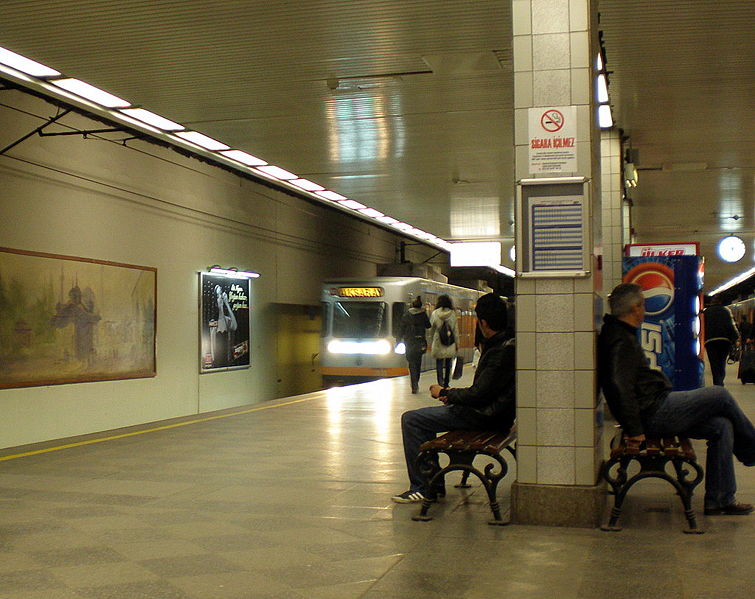 Файл:Tr istambul metro station 09.jpg