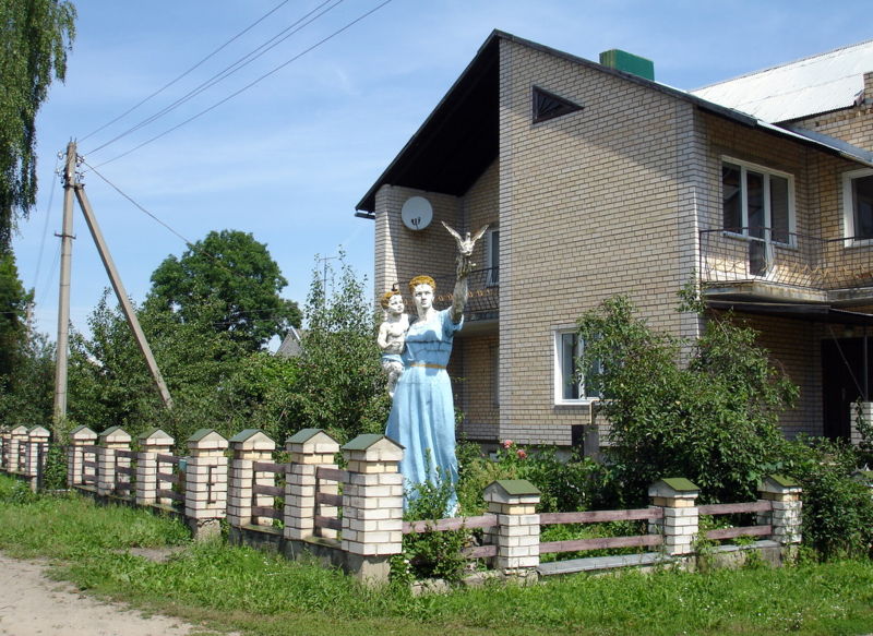 Файл:By postavy mat ditja sculpture 09.jpg