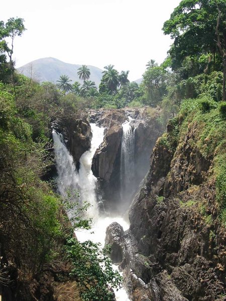 Файл:Cm Menchum Falls.jpg