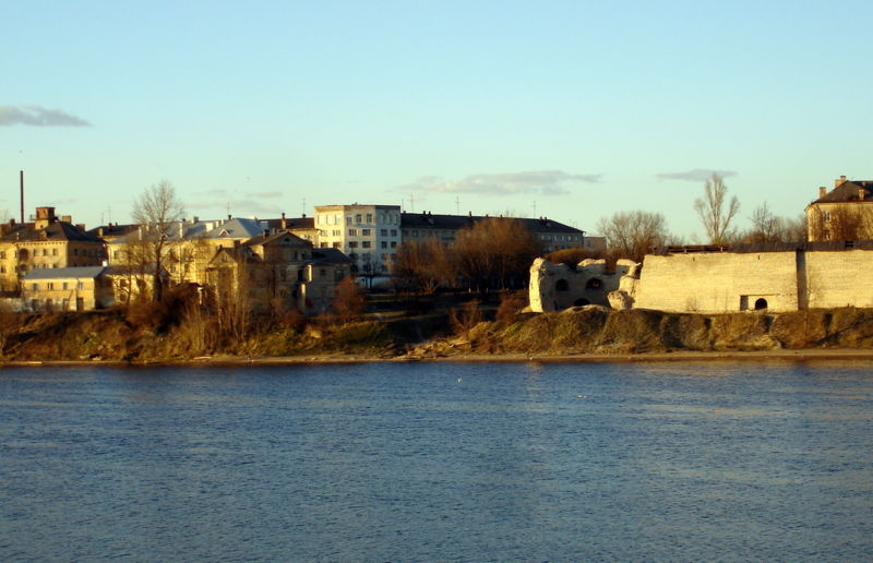Файл:Ru pskov turn varlamovskaja ruine 07.JPG
