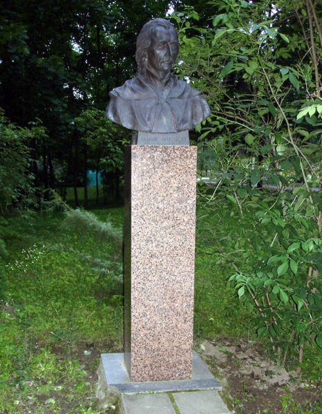 Файл:By nesviz park bust tomash makovsky 09.jpg