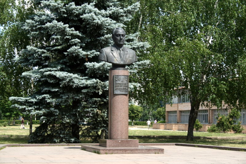 Файл:Ru serpuhov viktor grishin bust 07.jpg