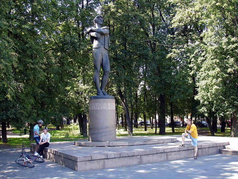Файл:Ru yaroslavl monument fedor volkov square 08.jpg