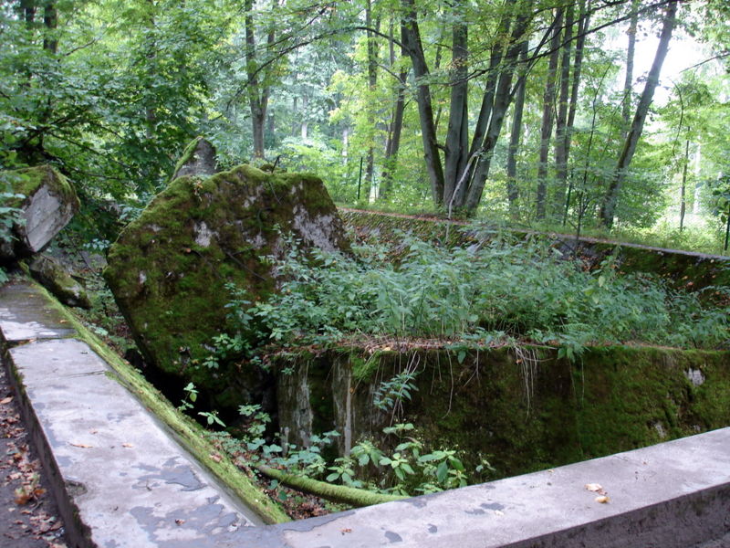 Файл:Pl wolfsschanze pozarny vodoem 09.jpg