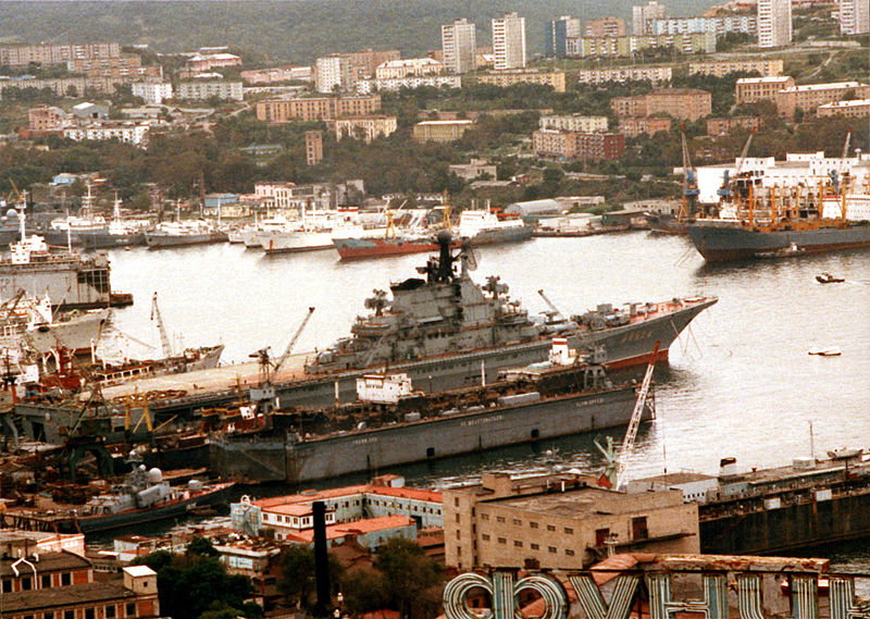 Файл:RU Soviet aircraft carrier Minsk in Vladivostok.jpg