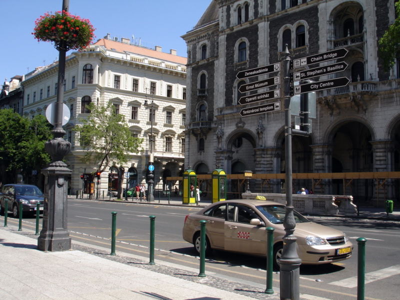Файл:Hu budapest street taxi 07.JPG