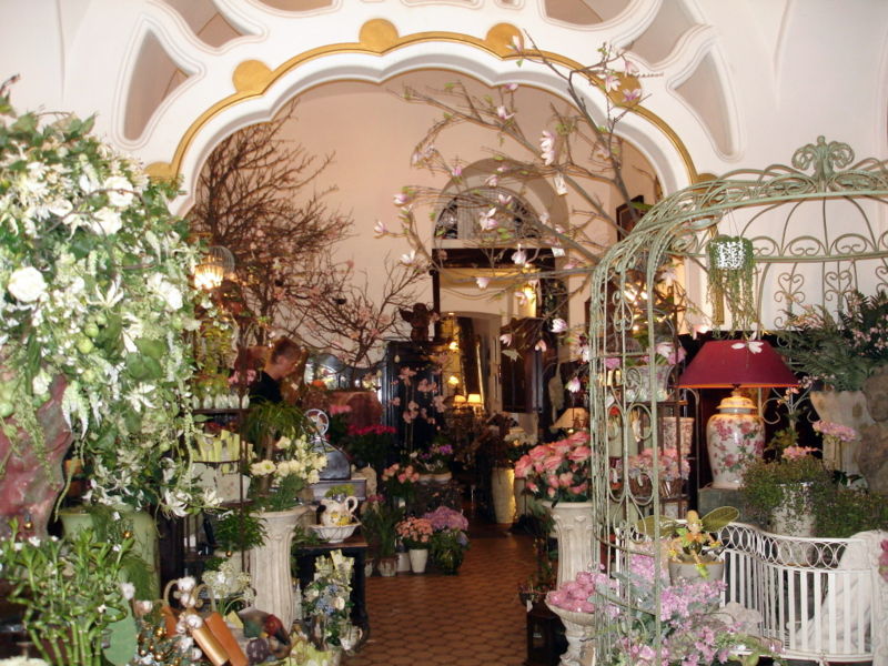 Файл:Hu budapest inside the philanthia shop 07.JPG