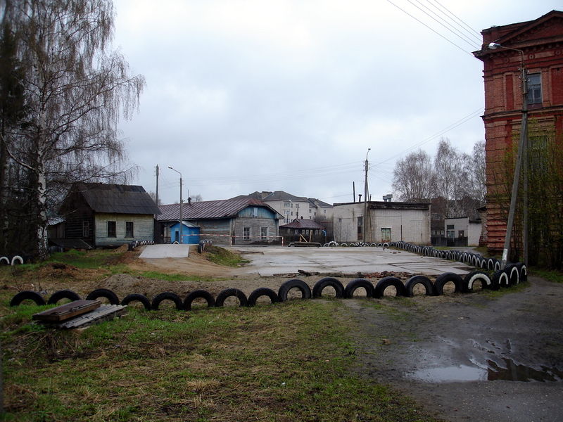 Файл:Ru totma petrovskaja remeslennaja school autodrom 10.JPG