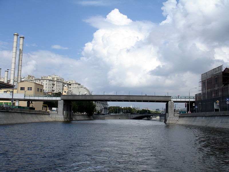 Файл:Ru moscow river vod kanal bridge patriarshij 08.jpg