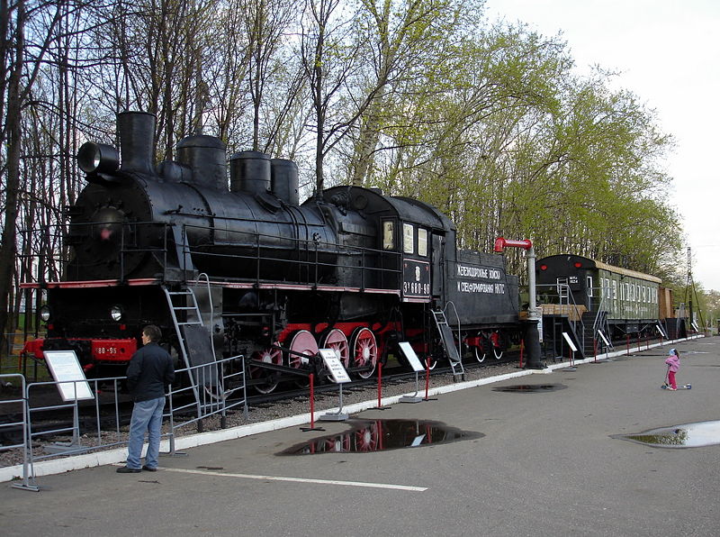 Файл:Ru moscow war museum tehnika parovoz 08.JPG