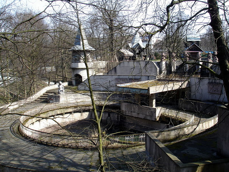 Файл:Ru kaliningrad zoo voljer 08.jpg