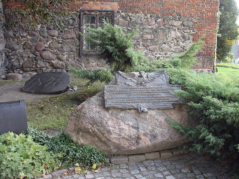 Файл:Pl ketrzyn zamok monument 09.jpg