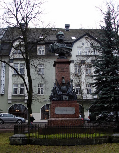 Файл:Ee tartu barclay sculpture 07.jpg