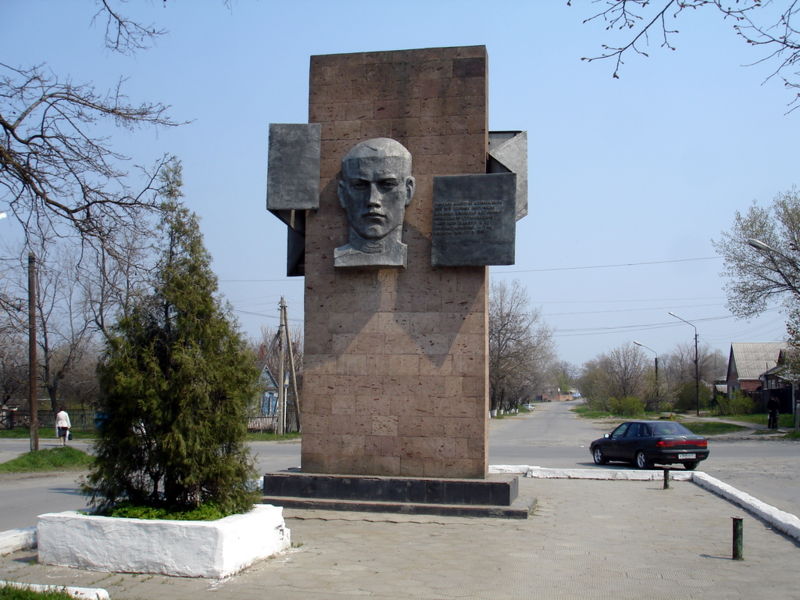 Файл:Ru konstantinovsk pamjatnik topilin 09.jpg