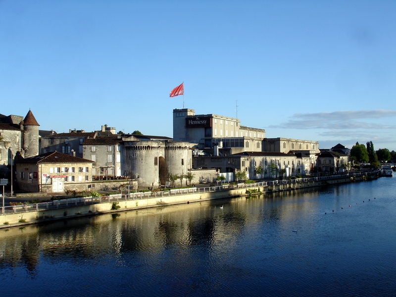 Файл:Fr cognac vorota sen jak hennessy charanta river 10.JPG