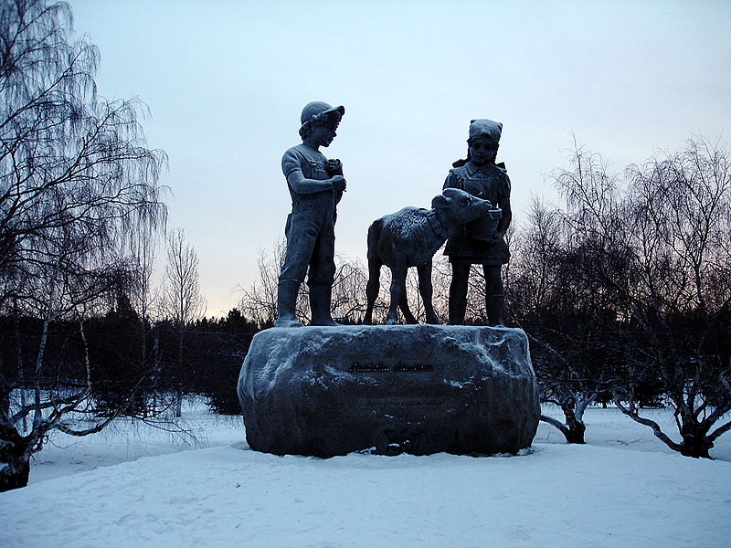 Файл:Fi rovaniemi monument kids 09.jpg
